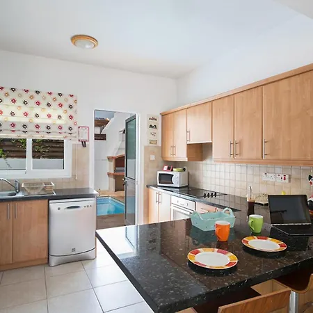 The Ultimate 5 Star Holiday In With Private Pool And Close To The Beach, 1308 빌라 파라림니