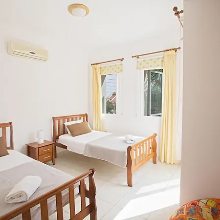 The Ultimate 5 Star Holiday In With Private Pool&close To The Beach, 1308 Villa Paralimni